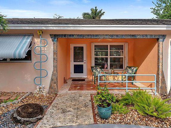 2nd image of 815 N Palmway