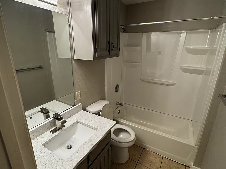 1601 White Oak Ct — Photo 8