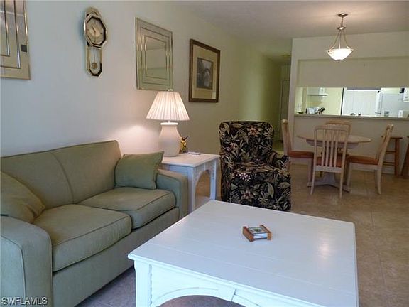 5th image of 27 Greenbrier St #6-106