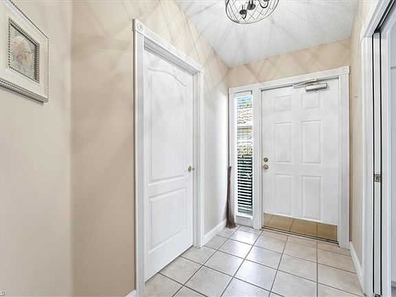 5th image of 5728 Drummond WAY