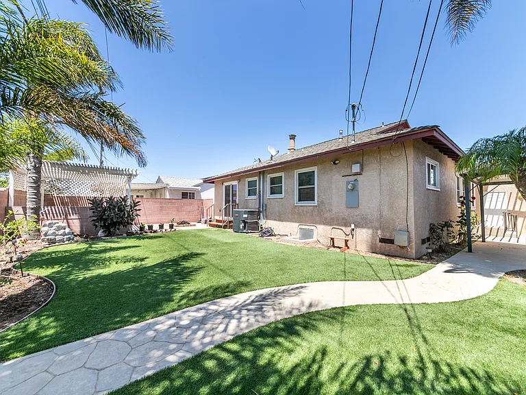 19413 Sturgess Dr — Photo 17