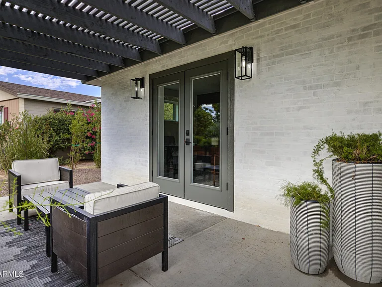 4235 N 35th Way — Photo 3