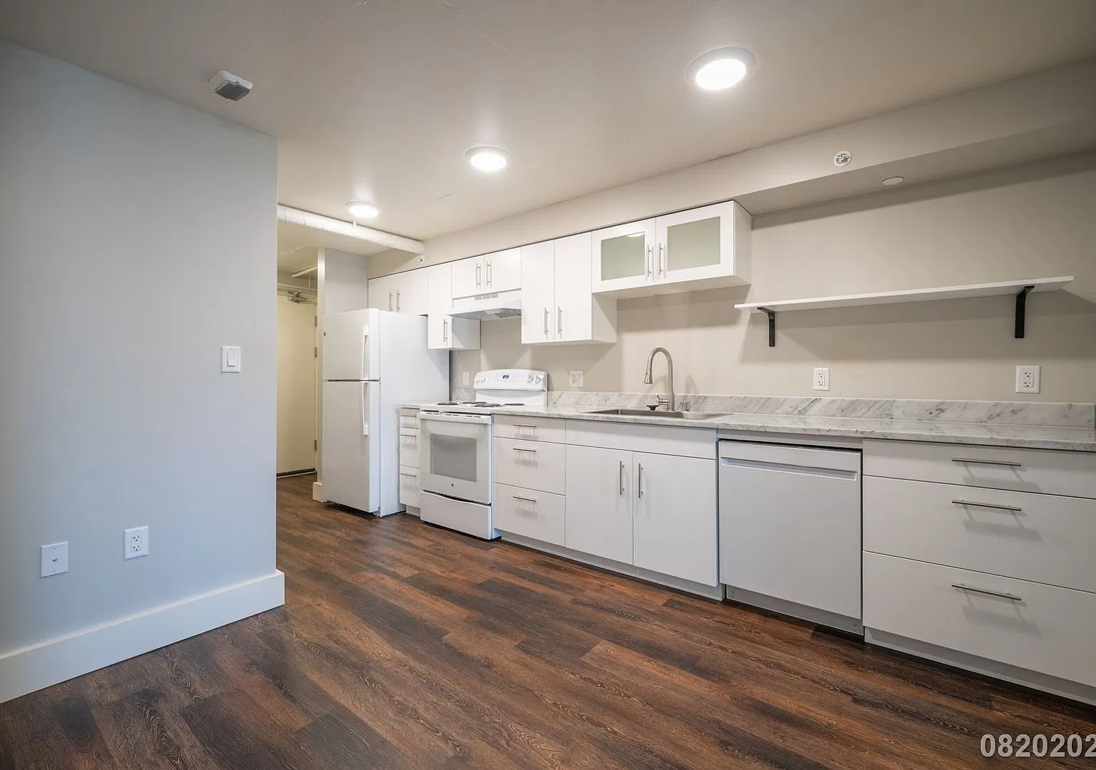 $2400 / 1 Bed / 1 Bath / 1 Parking In Kakaako — Photo 3