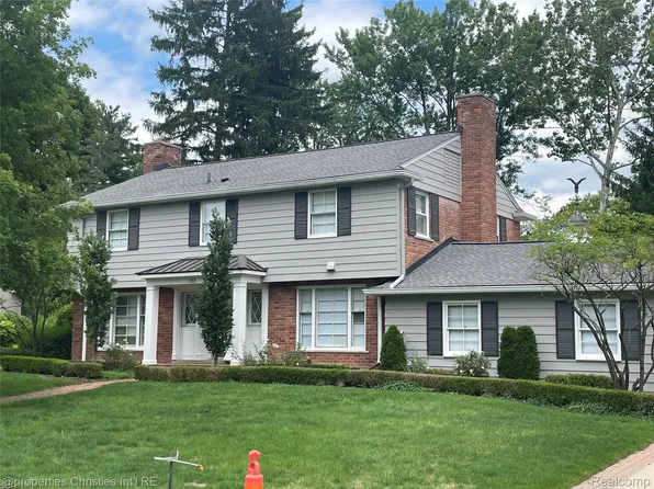 132 Overhill Rd, Bloomfield Hills, MI 48301