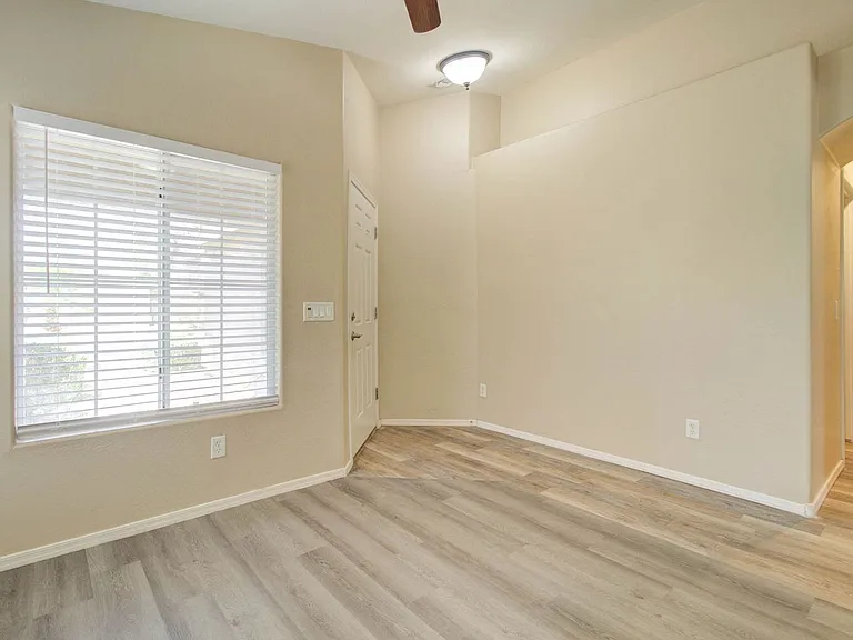 41375 W Cahill Dr — Photo 11