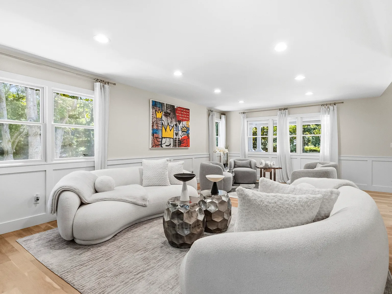 Renovated Retreat in the Heart of Water Mill — Photo 3