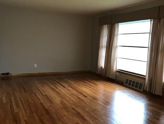 2nd image of 15604 Steinway Blvd
