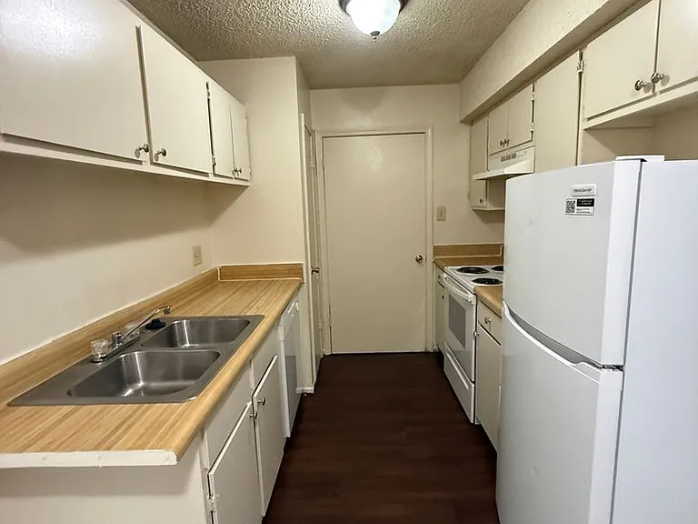 2059 Mariner Dr — Photo 3