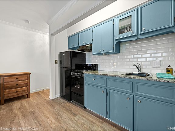 4th image of 4500 Lakeshore Rd APT 20
