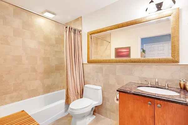 Sold by Level Group | media 9