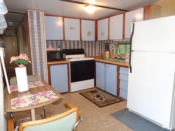 4th image of 126 Hart Lake Dr