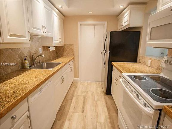 4th image of 13858 SW 90th Ave #108