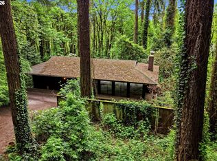 10933 S Riverside Dr, Portland, OR 97219