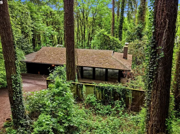 10933 S Riverside Dr, Portland, OR 97219