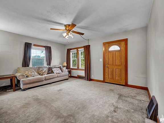 5th image of 206 Adams St