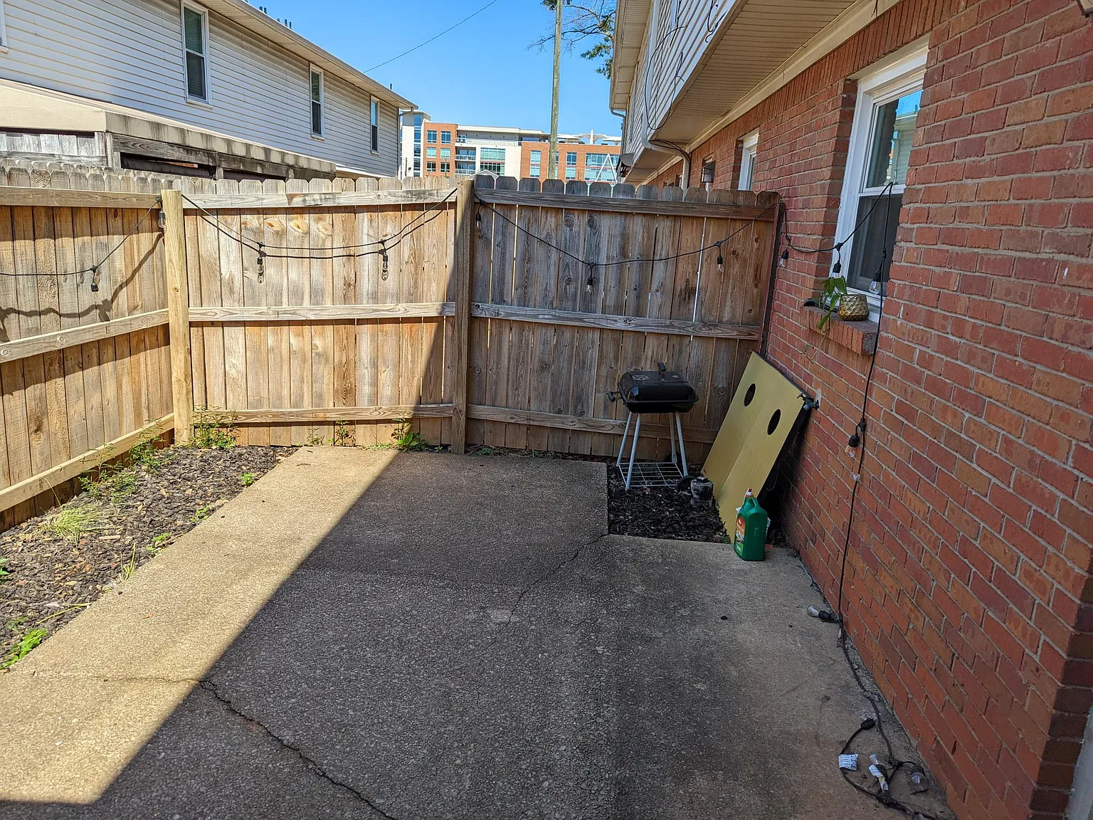2 bed, 1.5 bath, 1073 sqft, $2,400 — Photo 3