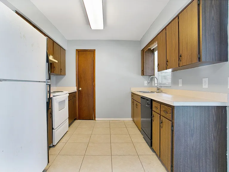 405 Long Dr — Photo 7