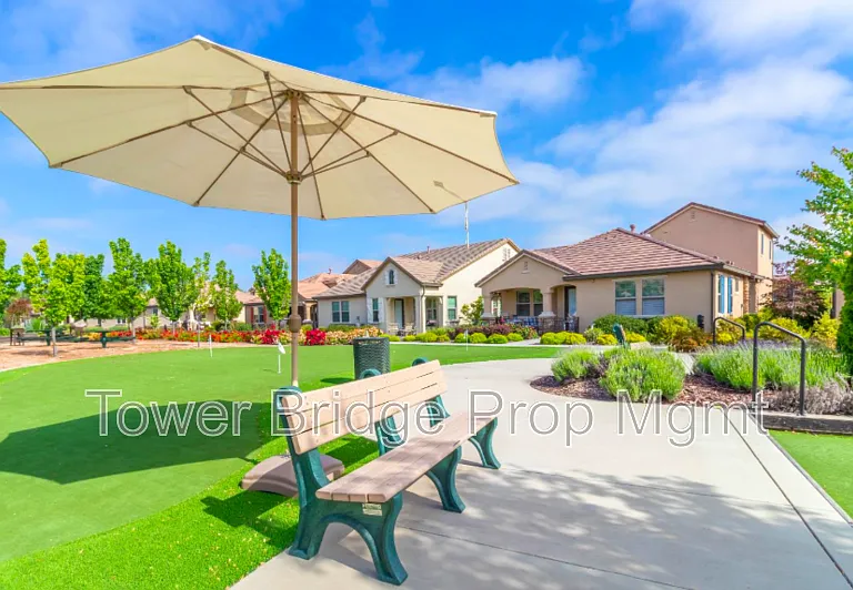 1457 Marseille Ln — Photo 44