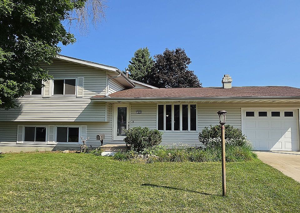 1st image of 1820 Country Club Dr