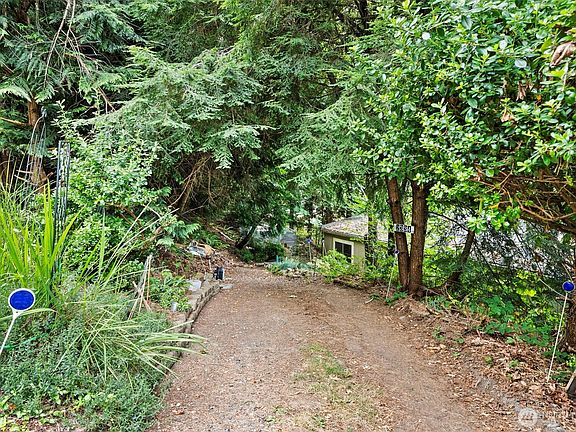 4th image of 2334 Crestridge Drive NW