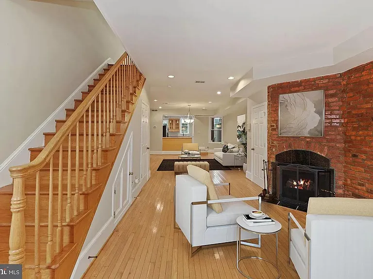 Foyer / Living staged
