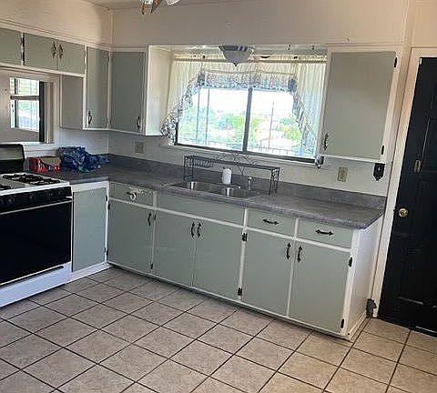 3rd image of 707 W Georgia St