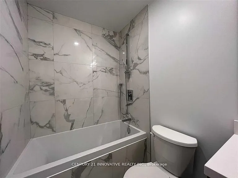 458 Richmond St W #905 — Photo 13