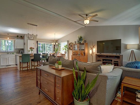 2nd image of 3729 Sandhill Dr