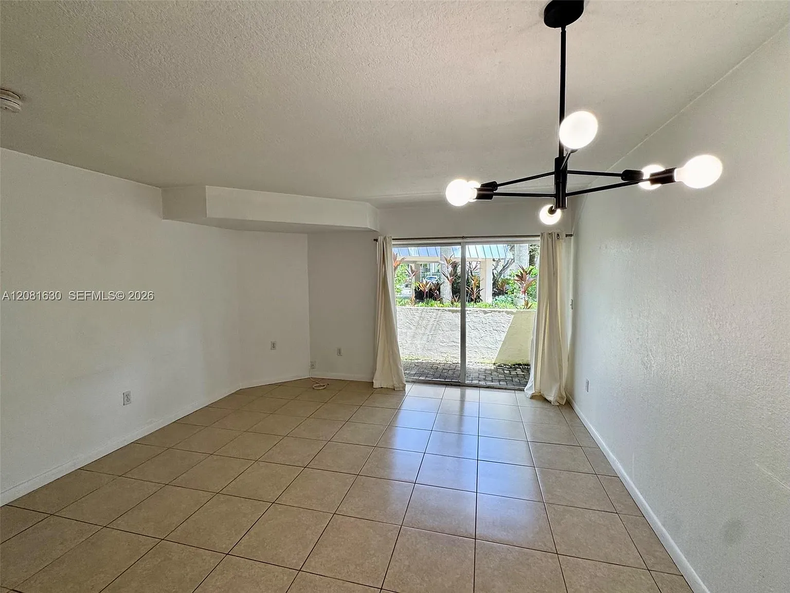 Palms Pinecrest Condo — Photo 4