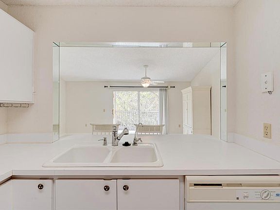 5th image of 811 SE 4th Avenue #205C