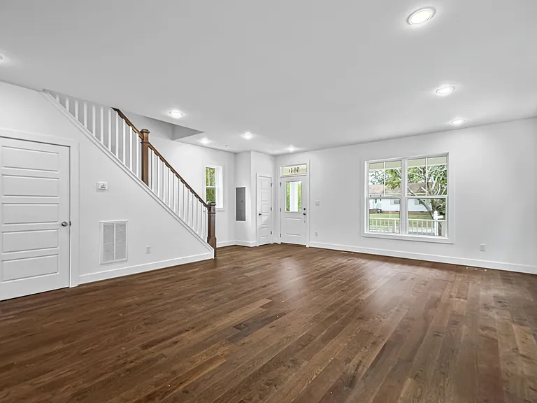 504 1/2 Cheatwood Ave — Photo 5