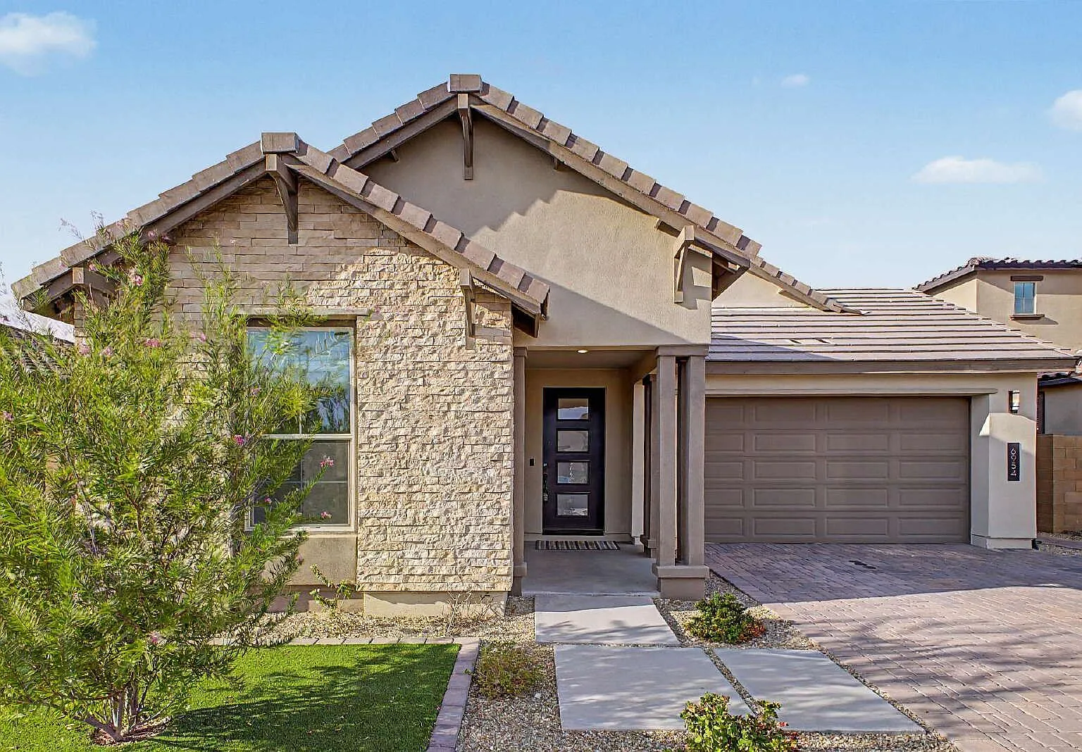 4 bed, 3.0 bath, 2357 sqft, $3,200 — Photo 2