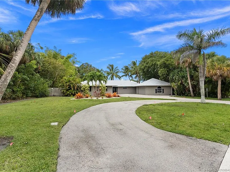 53 N Sewalls Point Rd — Photo 2