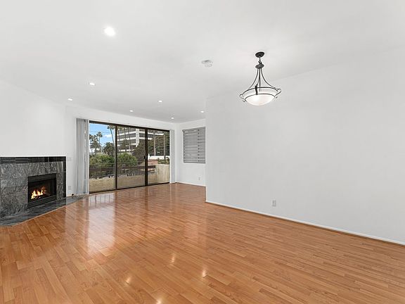 Living room, view 2
