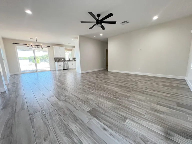 392 N Homestead Pkwy — Photo 5