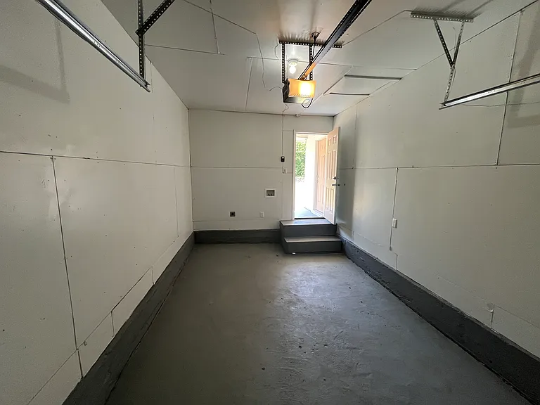 2301 Proctor St — Photo 16