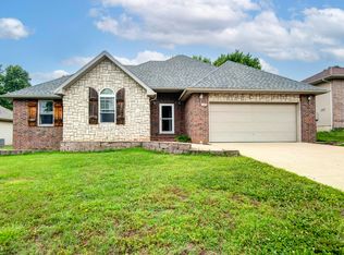 125 W Silver Oak St, Nixa, MO 65714