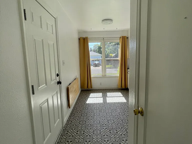 1025 22nd St NE — Photo 10