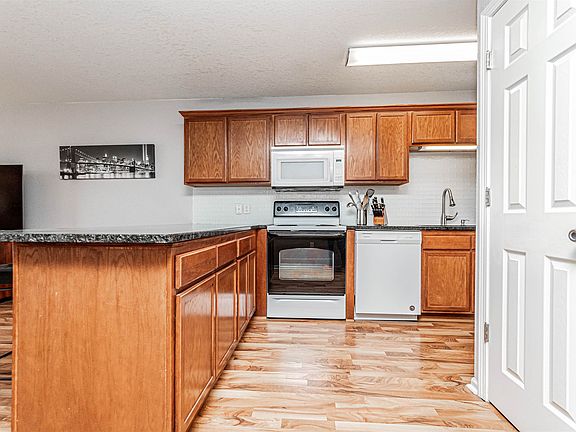5th image of 1405 Sundance Dr
