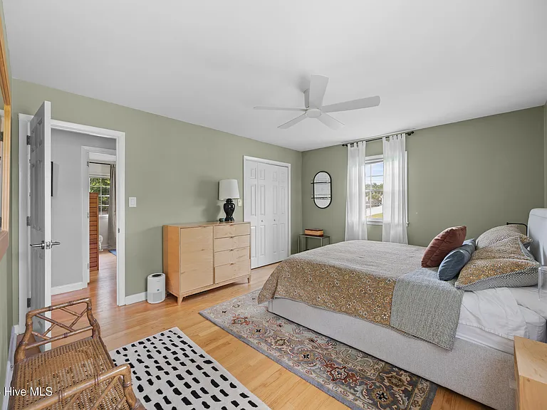 202 Windemere Rd — Photo 32