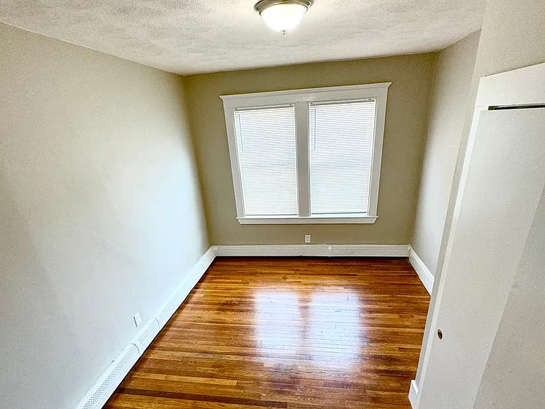 196 Washington St — Photo 3