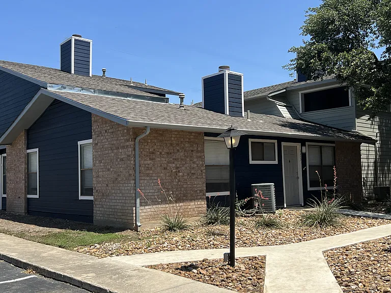 The Camaron Townhomes & Flats — Photo 10
