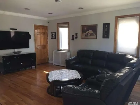 80-27 213th St, Hollis Hills, NY 11427