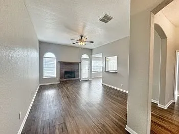 521 Woodlake Dr — Photo 5