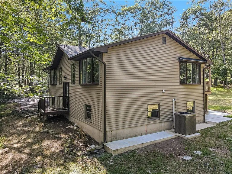115 White Oak Ct — Photo 3