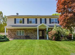 11 Reni Ct, Glen Head, NY 11545