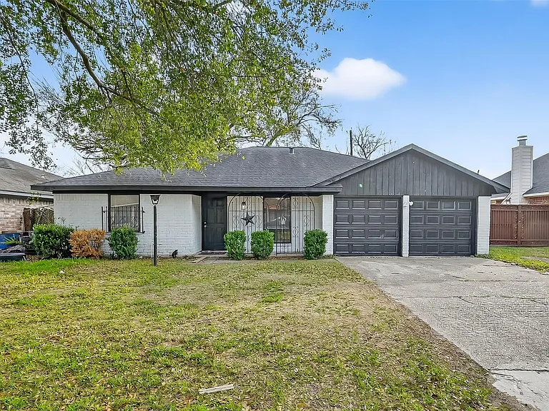 11107 Cedarview Ln — Photo 1