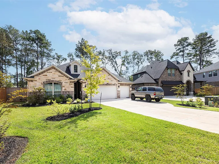 204 Golden Shiner Dr — Photo 3