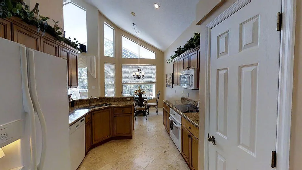 812 Palm Cove Drive — Photo 4