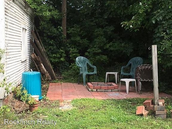 2nd image of 572 Thompson Ct SE